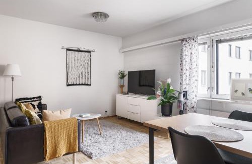 Hietalahti Apartment | Bright Downtown Studio at Great Location
