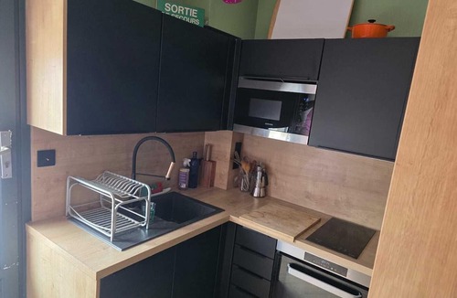 Cahors Apartment | Bright, dual-aspect rooftop apartment in the heart of Cahors, with 2 bedrooms and 2 large terraces