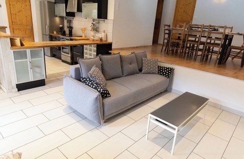 Saint-Claude Apartment | Bright duplex 120 m², 6/8 pers, balcony, Jura nature