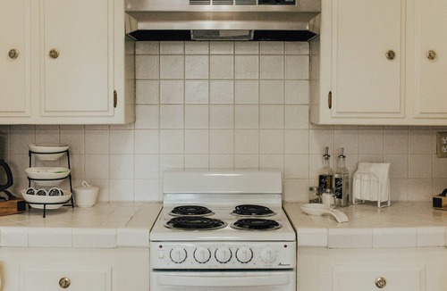 Greenacres Apartment | Bright Elegant Apartment with Private Garden Patio