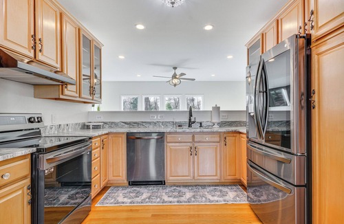 High Point Cottage | Bright & Elegant Home in High Point w/Deck!