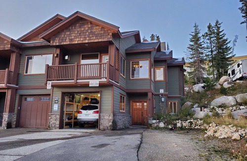 Big White Ski Resort Ski Chalet | Bright End unit Townhome, priv. hot tub, 2 parking, ski in/out, close village
