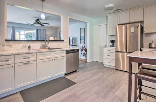 East Side Capistrano House | Bright Escape - 1/2 Mile to the Oceanside Harbor!