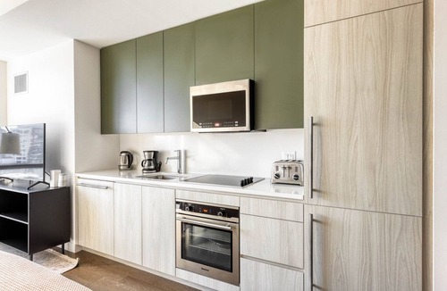 Fenway–Kenmore Apartment | Bright Fenway Studio w/W/D, Roof & Gym, nr Fenway Park, by Blueground