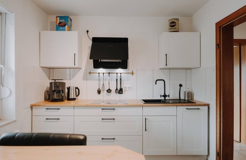 Nuttlar Apartment | Bright first floor apartment (80 m2) for 4 people with fireplace and garden
