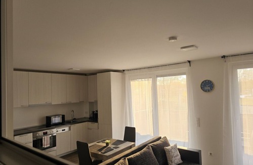 Muhlburg Apartment | Bright First-Floor Comfort – Balcony & Parking - APOLONIAliving