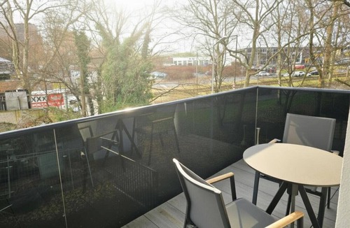 Muhlburg Apartment | Bright First-Floor Comfort – Balcony & Parking - APOLONIAliving
