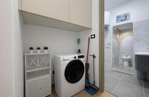Pra' Apartment | Bright Flat , Air Conditioning , 5 min Train Station