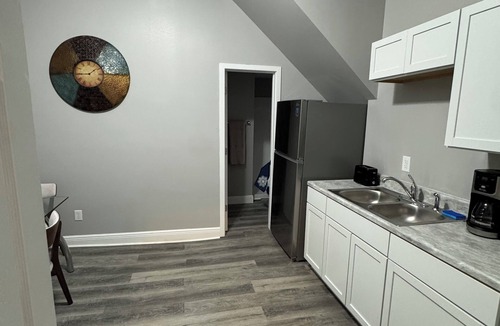 Anderson Apartment | Bright, furnished studio-Perfect for traveling professionals or students