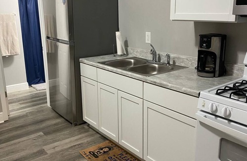 Anderson Apartment | Bright, furnished studio-Perfect for traveling professionals or students