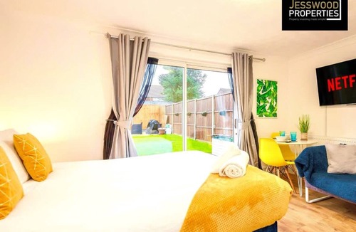 Tea Green Condo | Bright Garden Studio w/Free Parking & WiFi