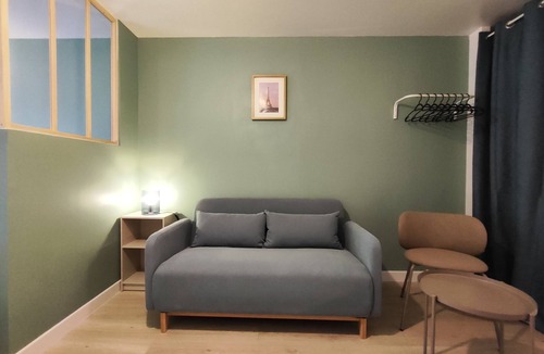 Noisy-le-Grand Apartment | "Bright Getaway in the City Center, 20 Min to Disneyland and Paris by RER"
