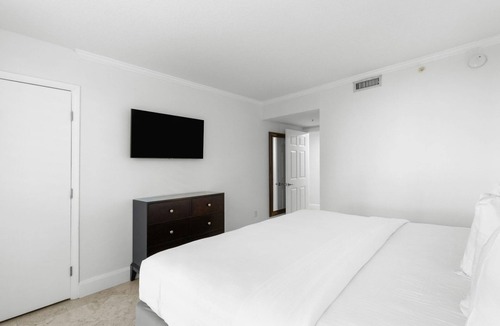 Coconut Grove Hotel | Bright Grove Getaway with Pool Access | 0.4 mi to CocoWalk