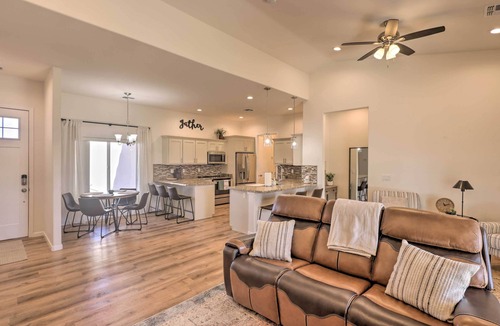 Fort Mohave House | Bright Home w/Yard, 4 Mi to Colorado River!