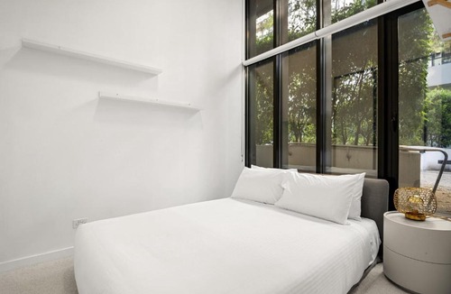 Brunswick East Apartment | Bright Inner-North Stay with Pool Access