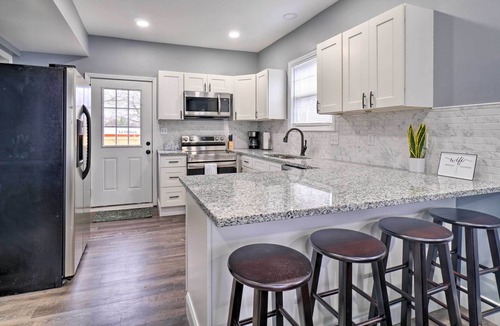 Knoxville House | Bright Knoxville Getaway ~ 2 Mi to Downtown!