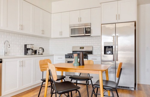 Koreatown Apartment | Bright Koreatown 1BR w/Gym & W/D, walk to Wilshire Blvd, by Blueground