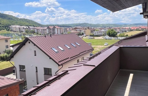 Floresti Apartment | Bright Loft Apartment for the Modern Minimalist with A/C, Internet, and Parking