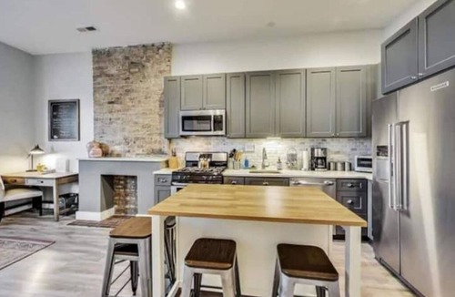 Tri-Taylor Apartment | Bright Med District 2Bd/2Ba w/Garage