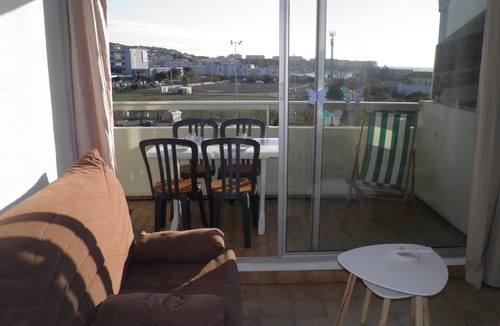 Sete Apartment | Bright mezzanine studio with parking 150m from beach, pets welcome