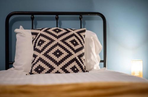 Hawick House | Bright & Modern 2-Bedroom Holiday Let in the Heart of Hawick