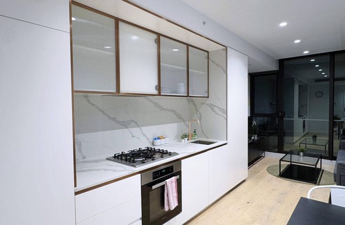 South Yarra Apartment | Bright & Modern 2BR Apt on Iconic Chapel Street