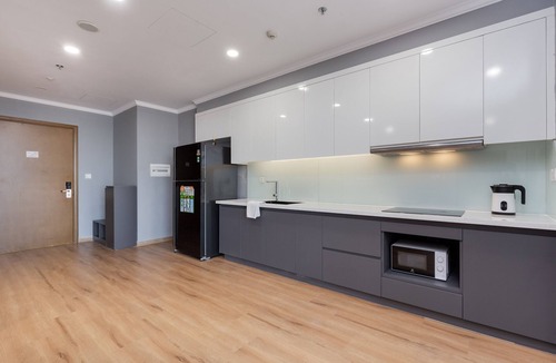 Hang Xanh Apartment | Bright, Modern 2br Apt next Landmark 81 Skycrapern