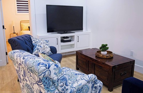 Killarney Apartment | Bright, modern 3 bed, 2 bath just minutes to Ctrain, shops and amnenities