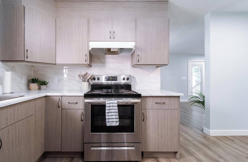 North Central Edmonton House | Bright & Modern 3 Bedrooms 5 beds Free Parking