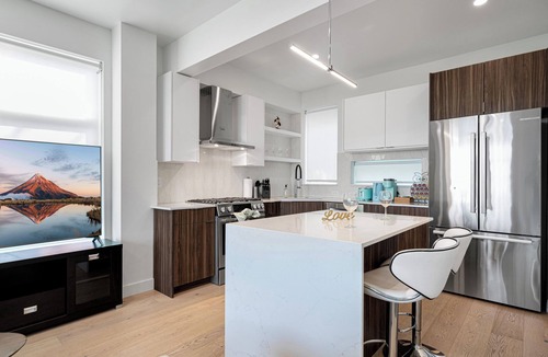 North Queen Anne House | Bright Modern 4B3B Townhome with Roof Top & LakeView