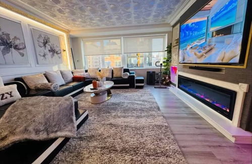 Upper East Side Apartment | Bright & Modern 4BD 2BA Apartment w Doorman, Gym, Lounge, Near West Harlem