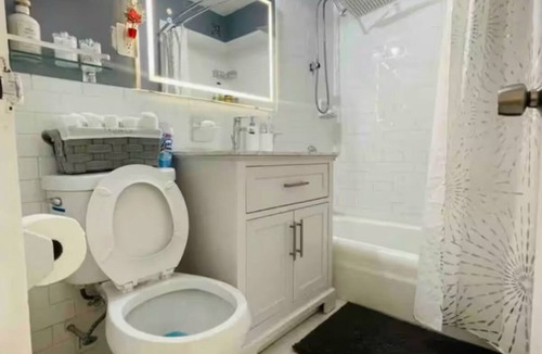 Upper East Side Apartment | Bright & Modern 4BD 2BA Apartment w Doorman, Gym, Lounge, Near West Harlem