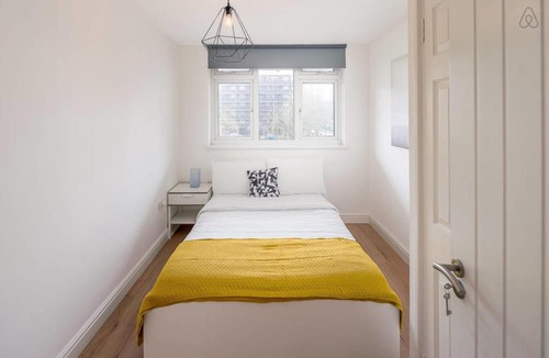 Riverside Apartment | Bright & Modern 4Bed 2Bath 2Mins to Tube