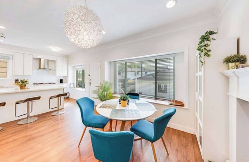 Marpole House | Bright Modern 4BR Home | Free Parking