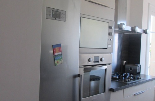 Antibes City Centre Apartment | Bright, modern apartment in town center