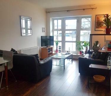 Grand Canal Dock Apartment | Bright, modern apartment in Grand Canal Dock