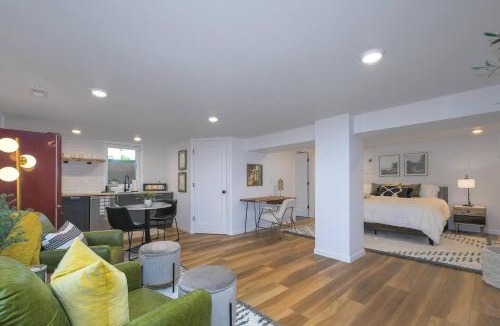 Downtown Vancouver Apartment | Bright & Modern Basement Apartment DT N'hood