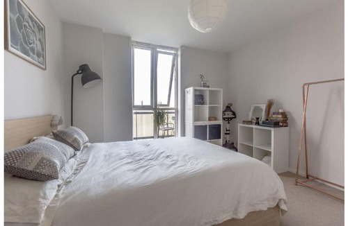 Tower Hamlets Apartment | Bright & Modern flat for 4 in East London
