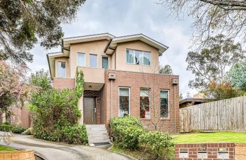 Doncaster House | Bright Modern Holiday Home 7 Beds at Doncaster