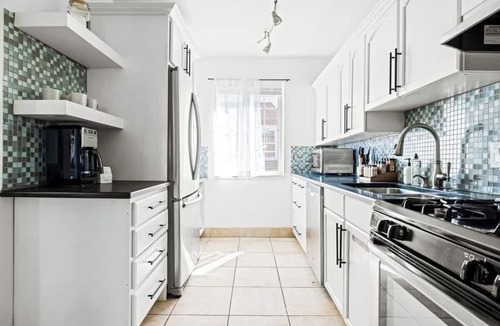 West Colfax Apartment | Bright+Modern Retreat | King Bed | Sloans Lake 30+