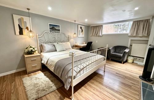 Sullivan House | Bright&Modern Space Perfect for couple and Family Step to public transit in Toronto