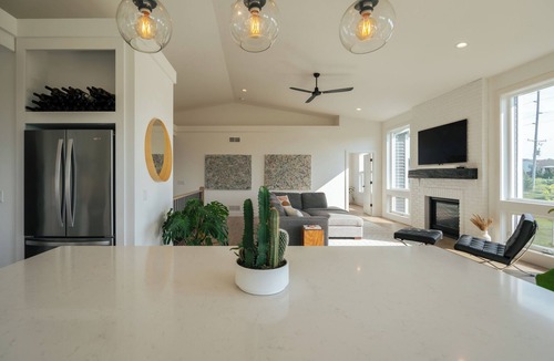 Sun Prairie House | Bright, modern & spacious 3-bedroom home with AC, WiFi in fantastic Sun Prairie