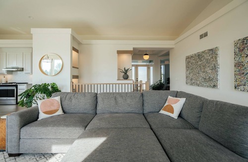 Sun Prairie House | Bright, modern & spacious 3-bedroom home with AC, WiFi in fantastic Sun Prairie