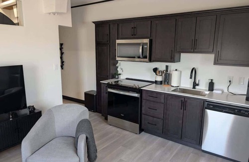 Truro Apartment | Bright modern & spotless, 1 BR with 6 appliances