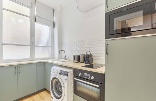 16th Arrondissement Apartment | Bright Modern Studio near the Seine Paris 16