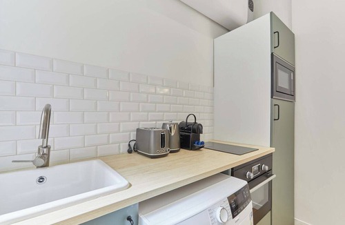 16th Arrondissement Apartment | Bright Modern Studio near the Seine Paris 16