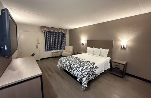 Tucson Hotel | Bright & Modern Superior King Room—Perfect for a Comfortable Stay