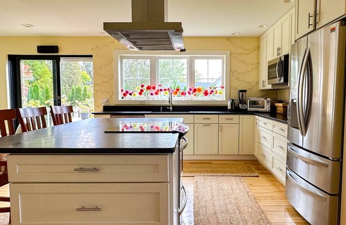 Burlington House | Bright, modern, 4-bedroom south-end home perfect for friends and family