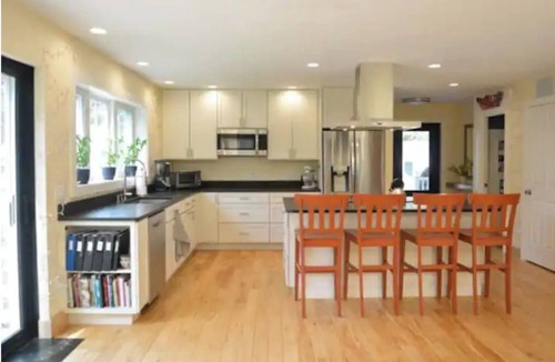 Burlington House | Bright, modern, 4-bedroom south-end home perfect for friends and family