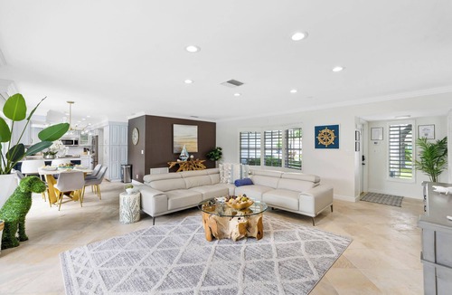 Imperial Point Villa | Bright & Modern Villa with Private Pool in Fort Lauderdale - 30 min to FIFA!